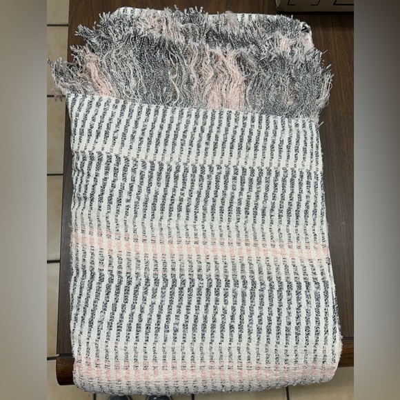 New America & Beyond Winter Cape in Pink/Black/White/Cream - No Size - Picture 8 of 9